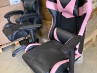 Gaming kėdė – juoda/rožinė su pagalvėlėmis