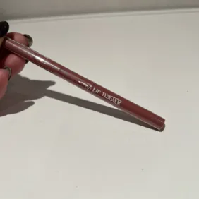 W7 lūpų pieštukas