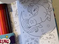 Kelioninė spalvinimo knygelė + pieštukai