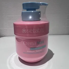 Rankų kremas su niacinamidu sausoms rankoms