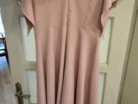 Rausva proginė suknelė