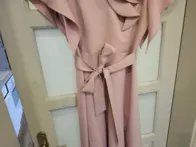 Rausva proginė suknelė