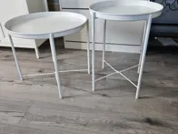 Naujų staliukų rinkinys nuimamu stalviršiu