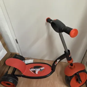 Paspirtukas su trimis ratais