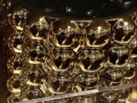 Stilingi auksiniai vazonai 2vnt