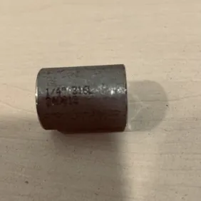 Įvorė su 1/4 sriegių