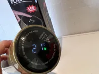 Termosas su temperatūros matuokliu