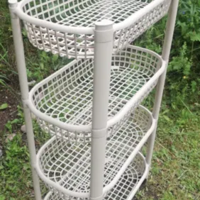 4 pakopų lentyna su ratukais - yra ir juoda spalva