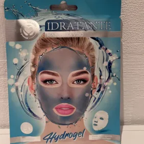 Drėkinanti lakštinė veido kaukė