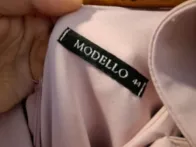 Rausva proginė suknelė