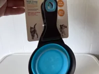 Gyvūno maisto dozatorius - mėlyna arba raudona 