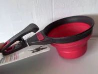 Gyvūno maisto dozatorius - mėlyna arba raudona 