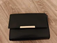 Juodas rankinukas su grandinėle