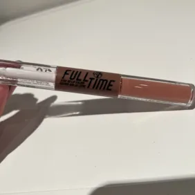 lūpų dažai + blizgis 2in1