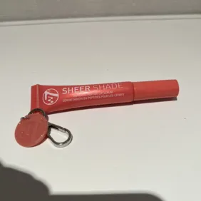 W7 lūpų blizgis - galima prisegti prie raktų