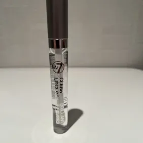 W7 bespalvis lūpų blizgis