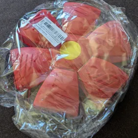 Skraidanti lėkštė-kamuolys