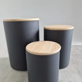 Stikliniai indeliai su bambukiniais dangteliais