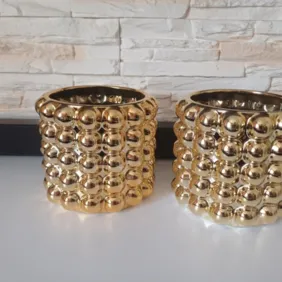 Stilingi auksiniai vazonai 2vnt