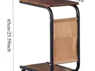 Staliukas su ratukais prie lovos