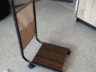 Staliukas su ratukais prie lovos