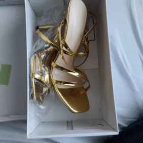 Moteriški bateliai aukštakulniai. 