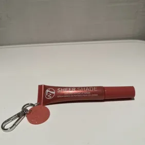 W7 lūpų blizgis - segasi prie raktų, kuprinės