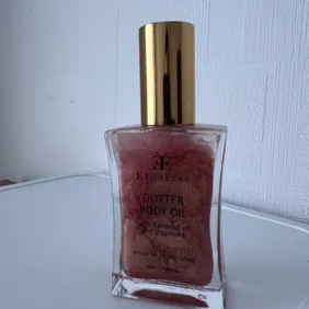 Kūno purškiklis su blizgučiais -labai gražiai žėri