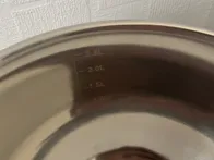 Maišymo dubuo neslystančiu dugnu