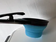 Gyvūno maisto dozatorius - mėlyna arba raudona 