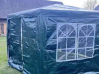 Šiašiakampė 3,5m nuo sienų pavėsinė