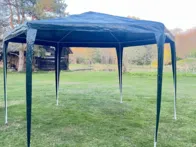 Šiašiakampė 3,5m nuo sienų pavėsinė