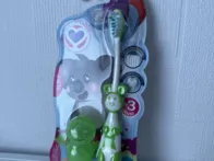 Vaikiškas dantų šepetėlis su apsaugine dėžute