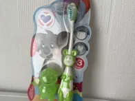 Vaikiškas dantų šepetėlis su apsaugine dėžute