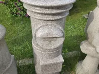 Rankų darbo granito pašto dėžutė.