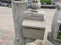 Rankų darbo granito pašto dėžutė.