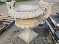 Rankų darbo granito gėlių vaza.