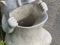 Rankų darbo granito šiukšliadėžė.