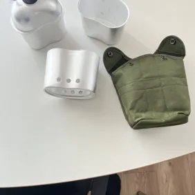 Katiliukas gertuve ir stovas stovyklautojui