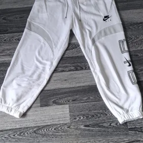 Naujos oversize Nike kelnės