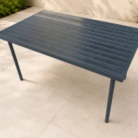 Juodas lauko sodo stalas 81 x 140 x 74 cm.
