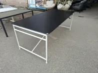 Grūdinto stiklo stalas 100 x 200 x 75 cm.