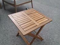Sulankstomas medinis staliukas 45x45x45
