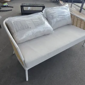 Šviesi lauko sofa „Daniella“ – ekspozicinė