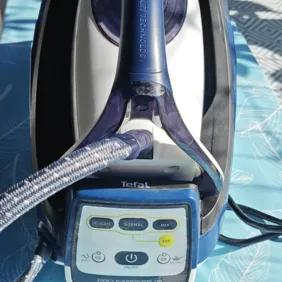 Tefal Pro Express Care garų lyginimo sistema.