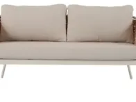 Lauko sofa su medžio imitacijos vytelėmis