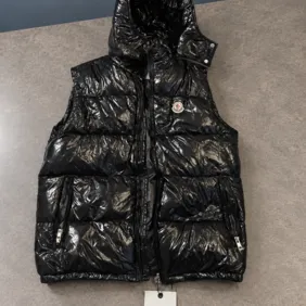 Moncler Vest size M