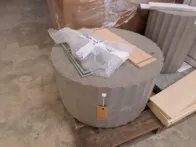 Betoninis gėlių vazonas