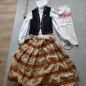 Lietuviškų tautinių rūbų komplektas (6 dalių)