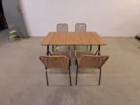 Stalo ir 4 kėdžių komplektas